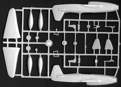 yak-17_sprue.jpg (13626 bytes)