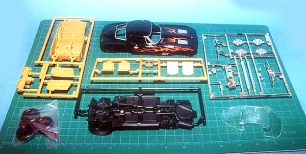 Revell 1:25 63 Corvette Split Window Coupe Combo Chevrolet Black Gold #0919 