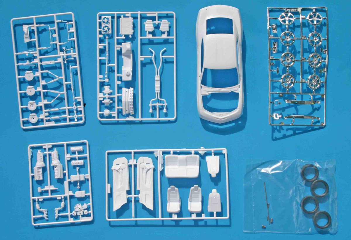 Internet Modeler Revell 1/25 2010 Camaro 2'N 1