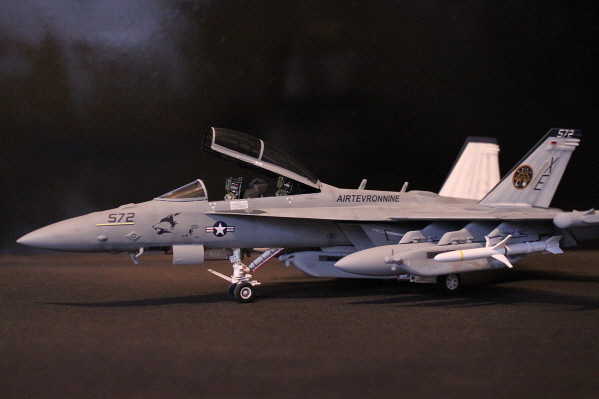 Internet Modeler Building Hasegawa's 1/48 EA-18G Growler